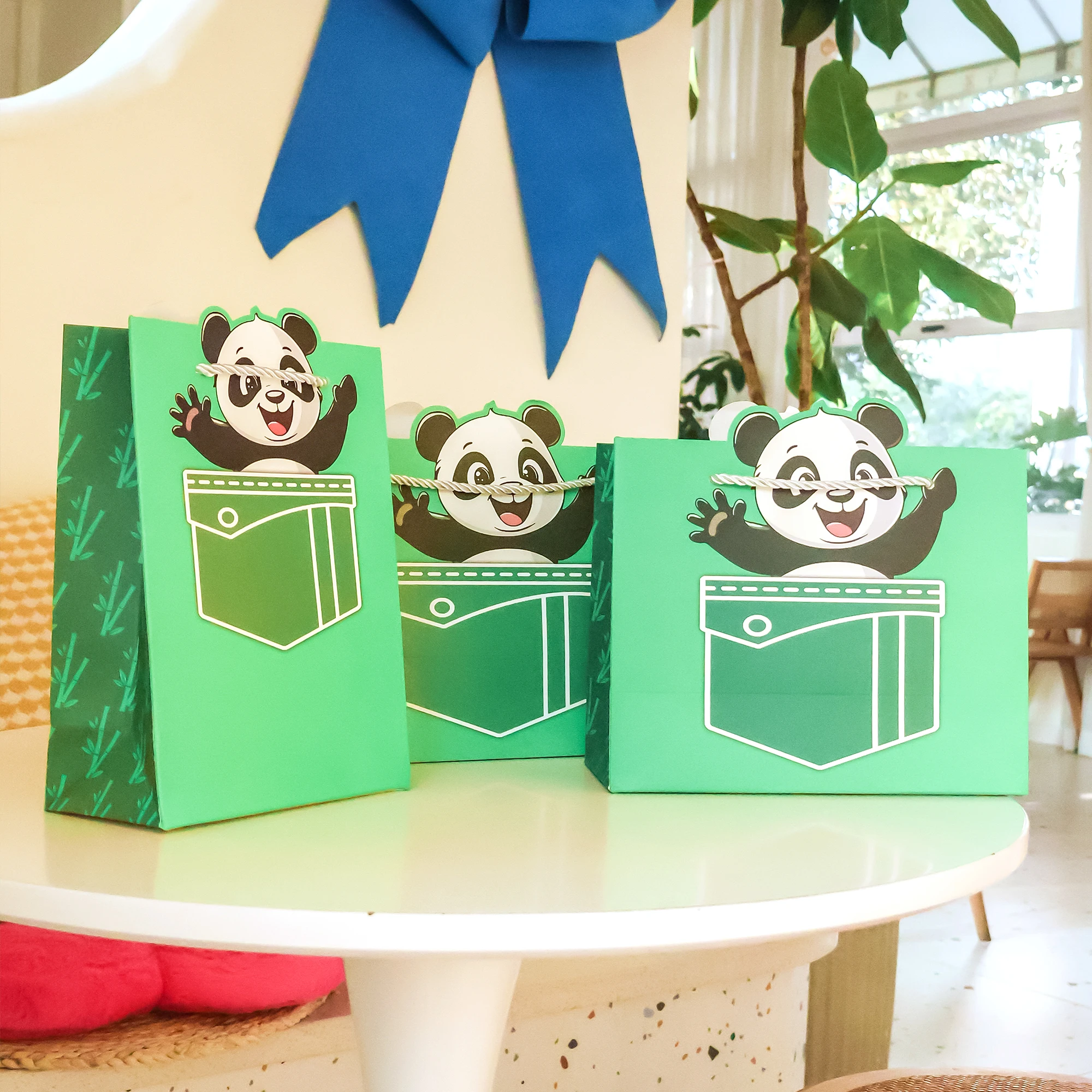 OLANTAI Eco-Friendly Recyclable Durable Food Grade Kraft Paper Gift Packaging Bags with Ribbon Handle and Embossing