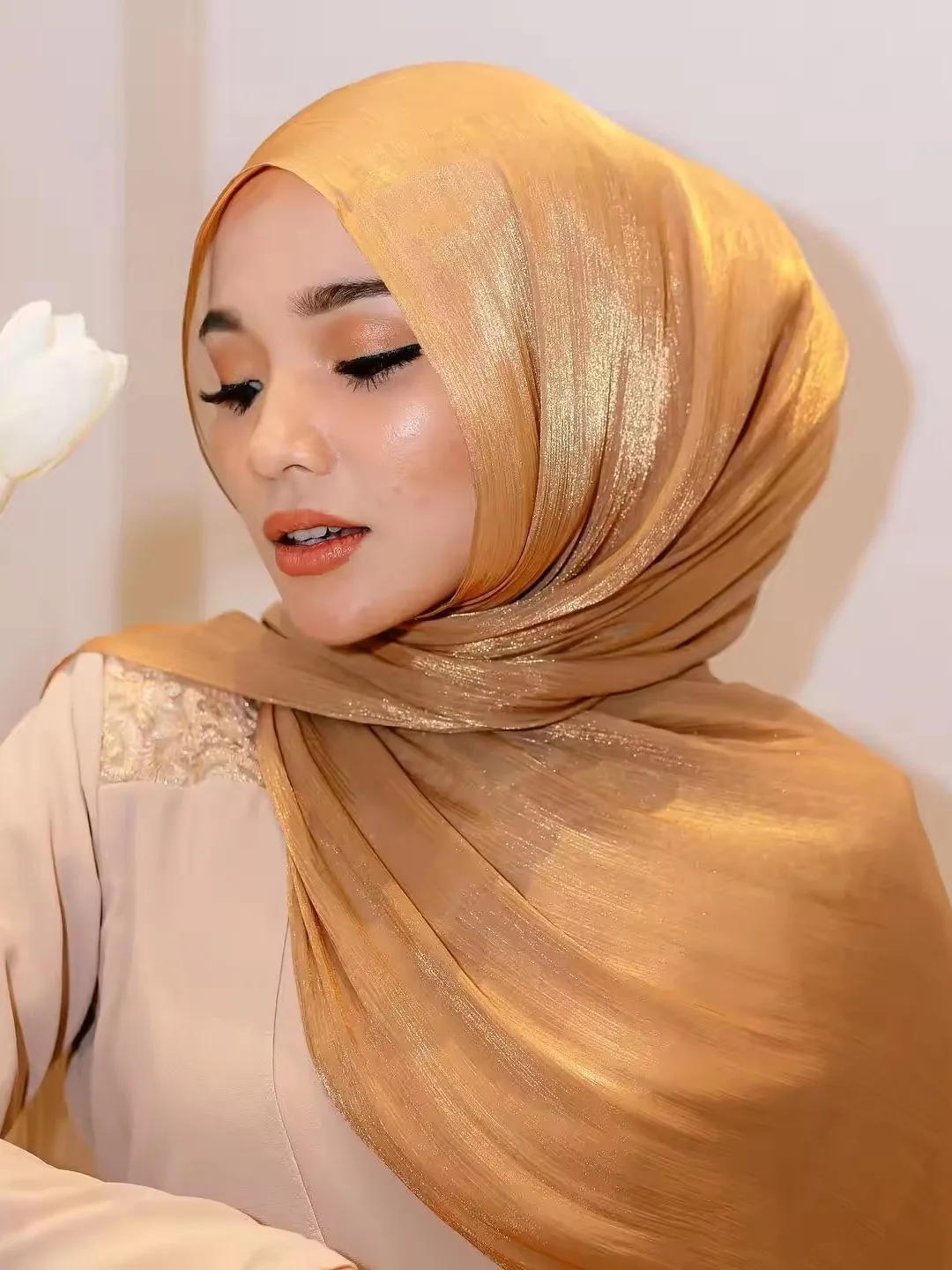 Malaysian New Solid Color Glitter Hijabs Scarves Muslim Ladies Soft Comfort  Polyester Head Wrap Shimmer Satin Crepe Hijab Shawl