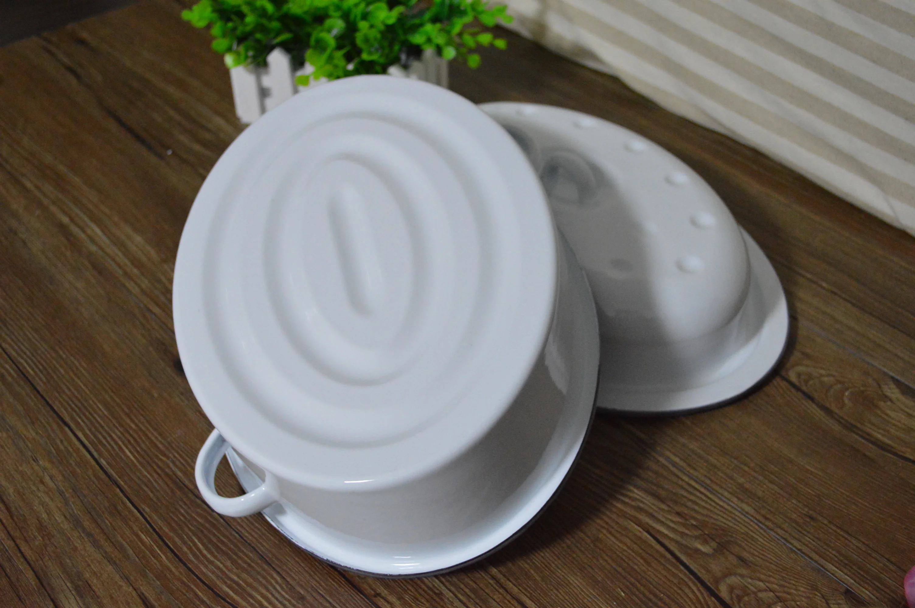 Oval Enamel Casseroles Enamel Roaster Pan  with Lid Camping Enamel Pot