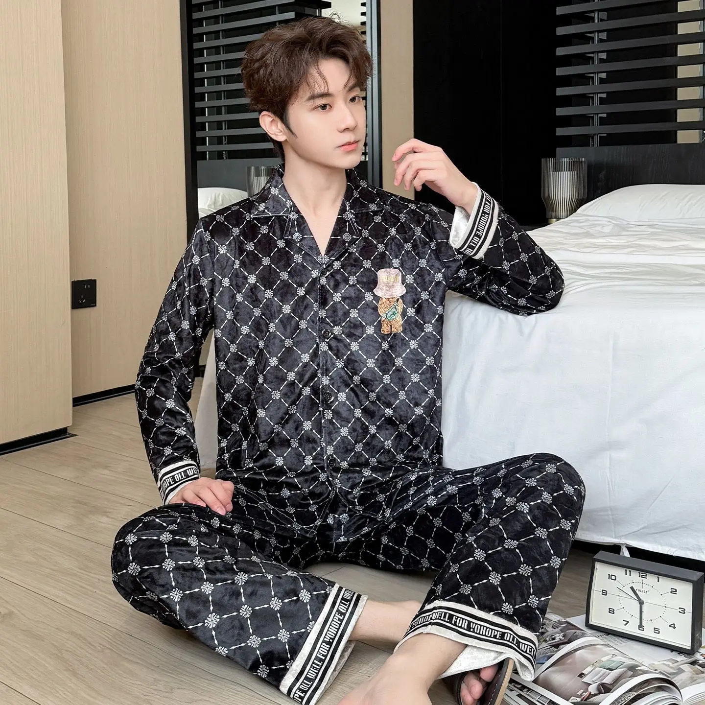Luxury Velvet Thermal Casual Couple Pajamas Men Women Premium Texture Long Sleeve Breathable Quick Dry Trousers Warm Home Wear