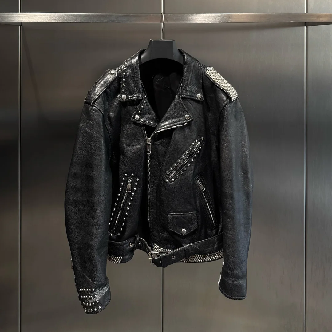 Brugerdefineret herres premium læderbikerjakke, vintage street punk løst moto udendørsbeklædning med nitter og DTG-trykte grafikker, fabriksmæssig OEM