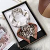 Leopard print chain-