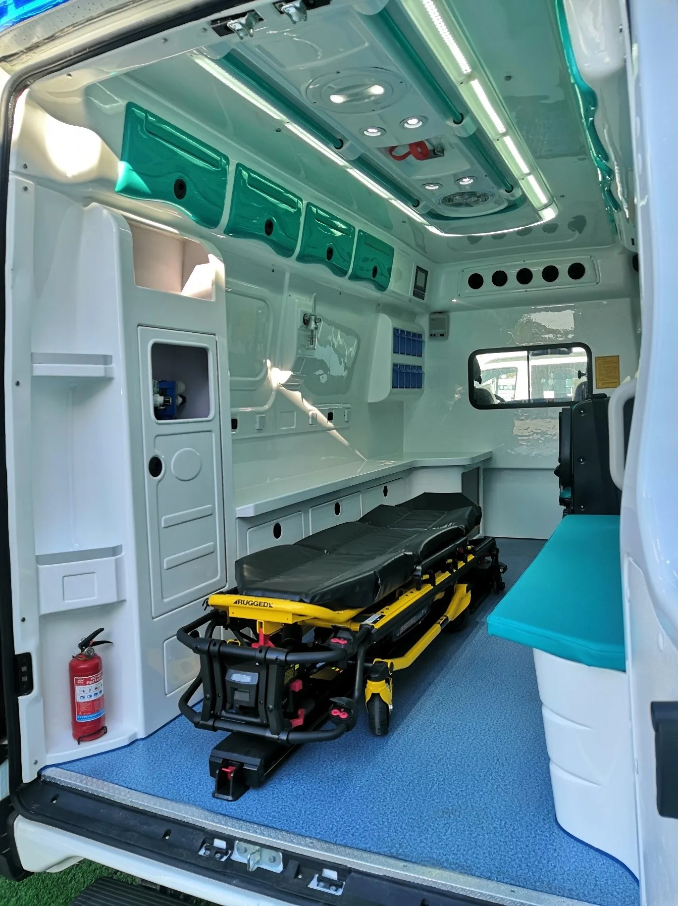Portable Mobile Medical Clinic Bus with X-Ray Machine Dental Chairs and Mobility Aids for Emergency
