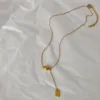 [H317] Collier plaque carrée haricot or