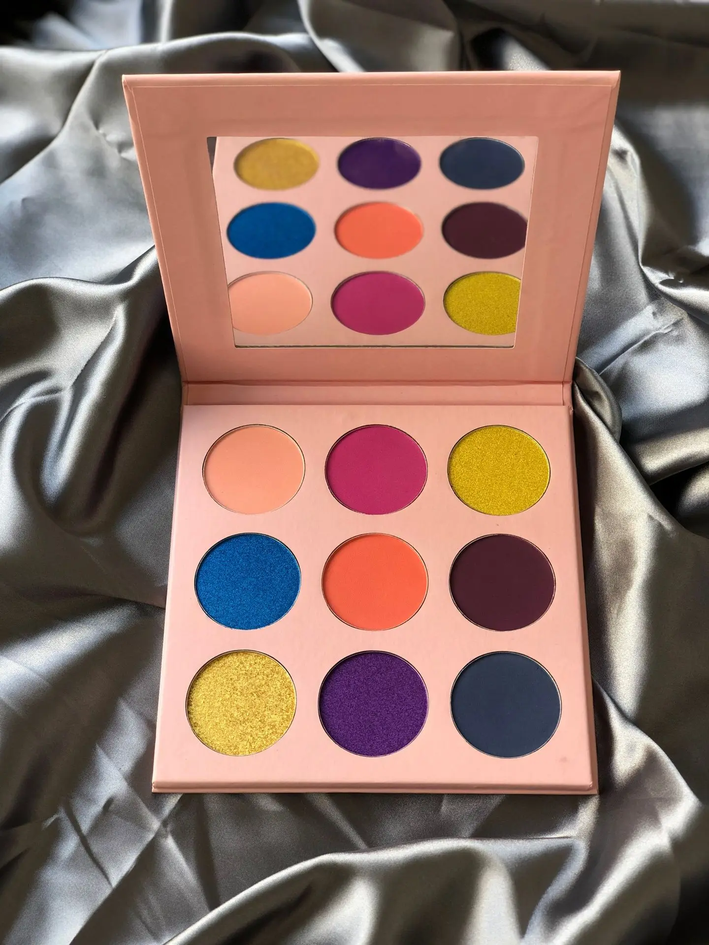 Quick Express Empty Magnetic Makeup Palette Matte Pearl Eyeshadow Palette with 9 Colorful Pans