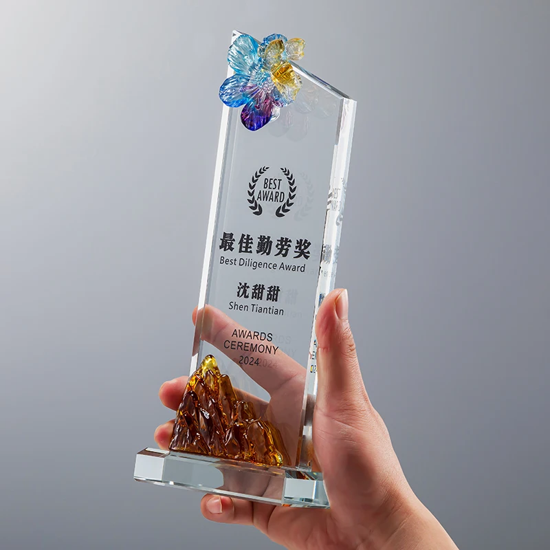 Factory wholesale custom Little bee industrious trophy k9 crystal supplier