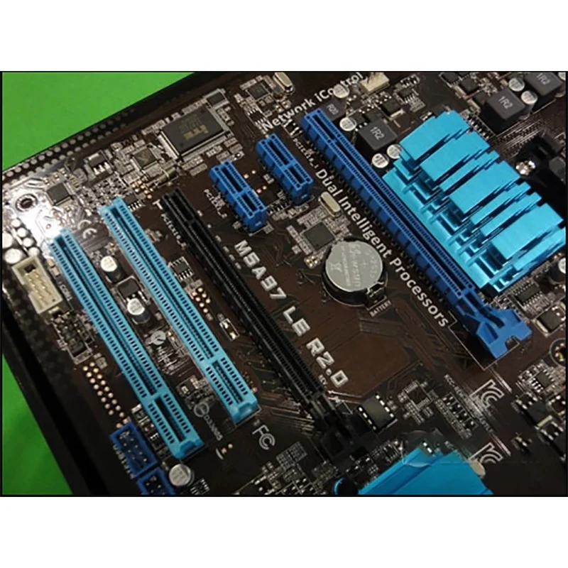 ASUS M5A97 LE R2.0 MicroATXマザーボード（970チップセット／ソケット