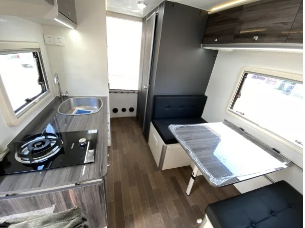2023 New Style Customized Mobile Travel Trailers Outdoors Caravan House RV Campers with Modern Equipment