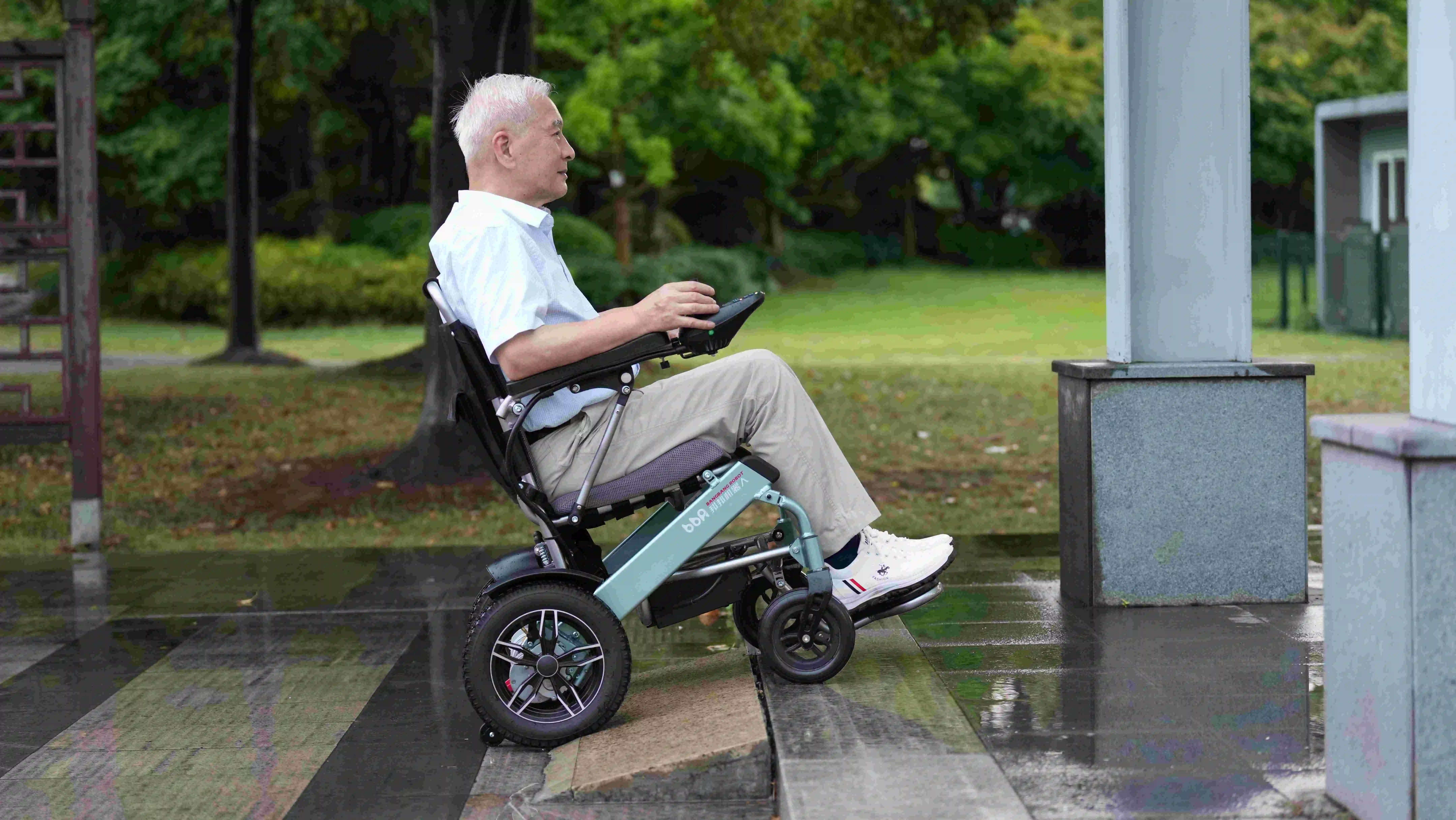 20ah Lightweight Electric Wheelchair Folding Electric Wheelchair