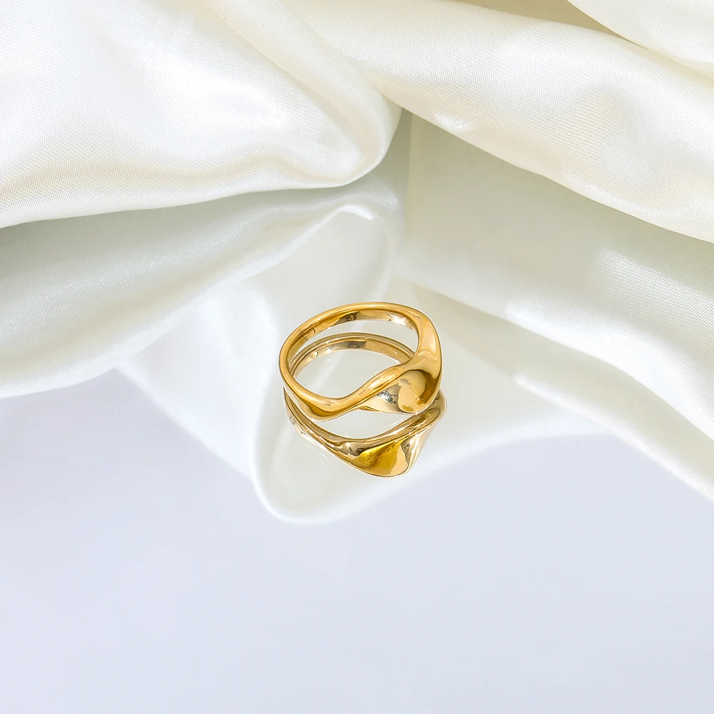Tarnish Free High End 18K Gold Plated Moebius Twisted Curved Surface Rings for Women Stainless Steel Jewelry