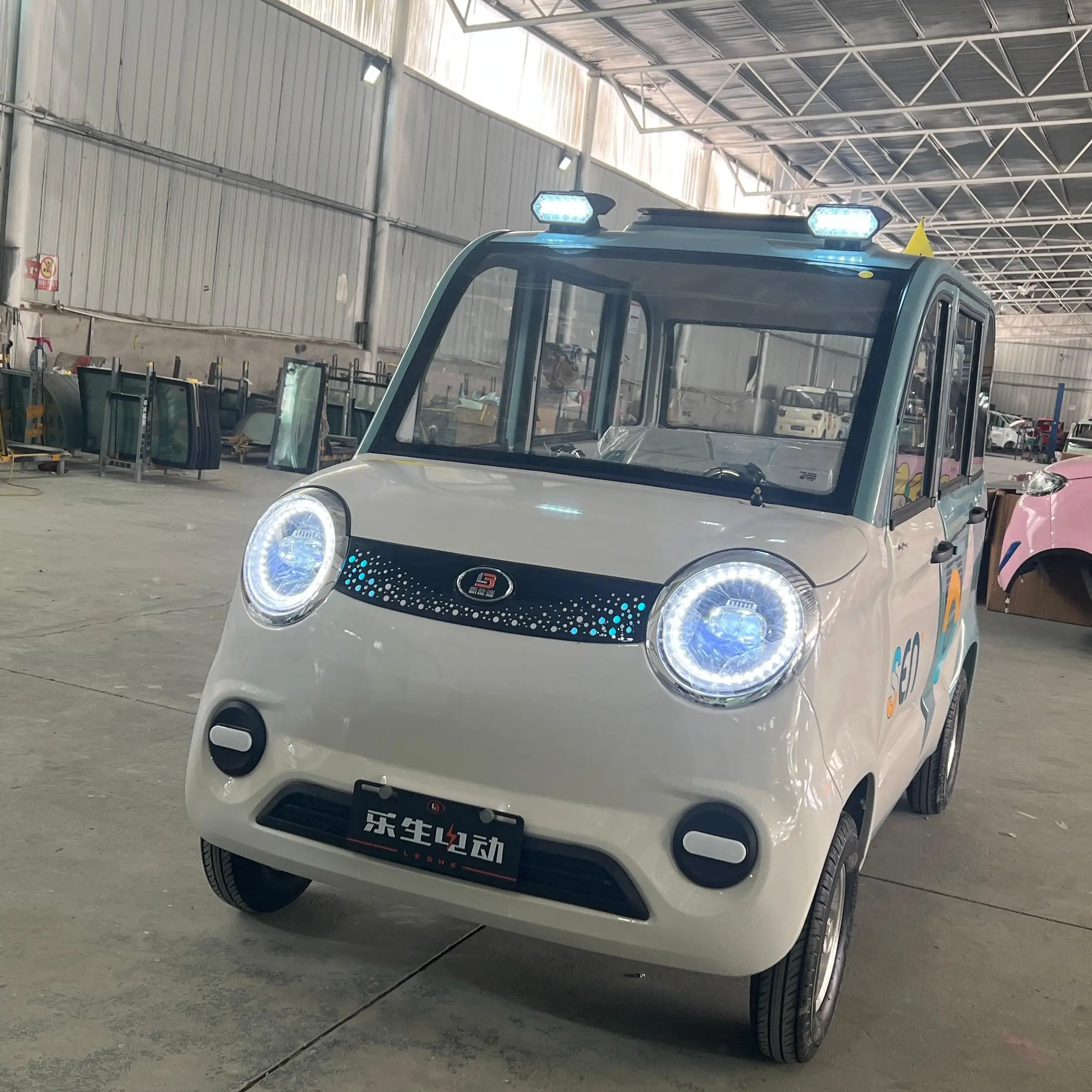 Baolu 4 Seats Cheap Mini Electric Car Electric Mini Car Made in China New Energy Small  Ev Car  for Adults