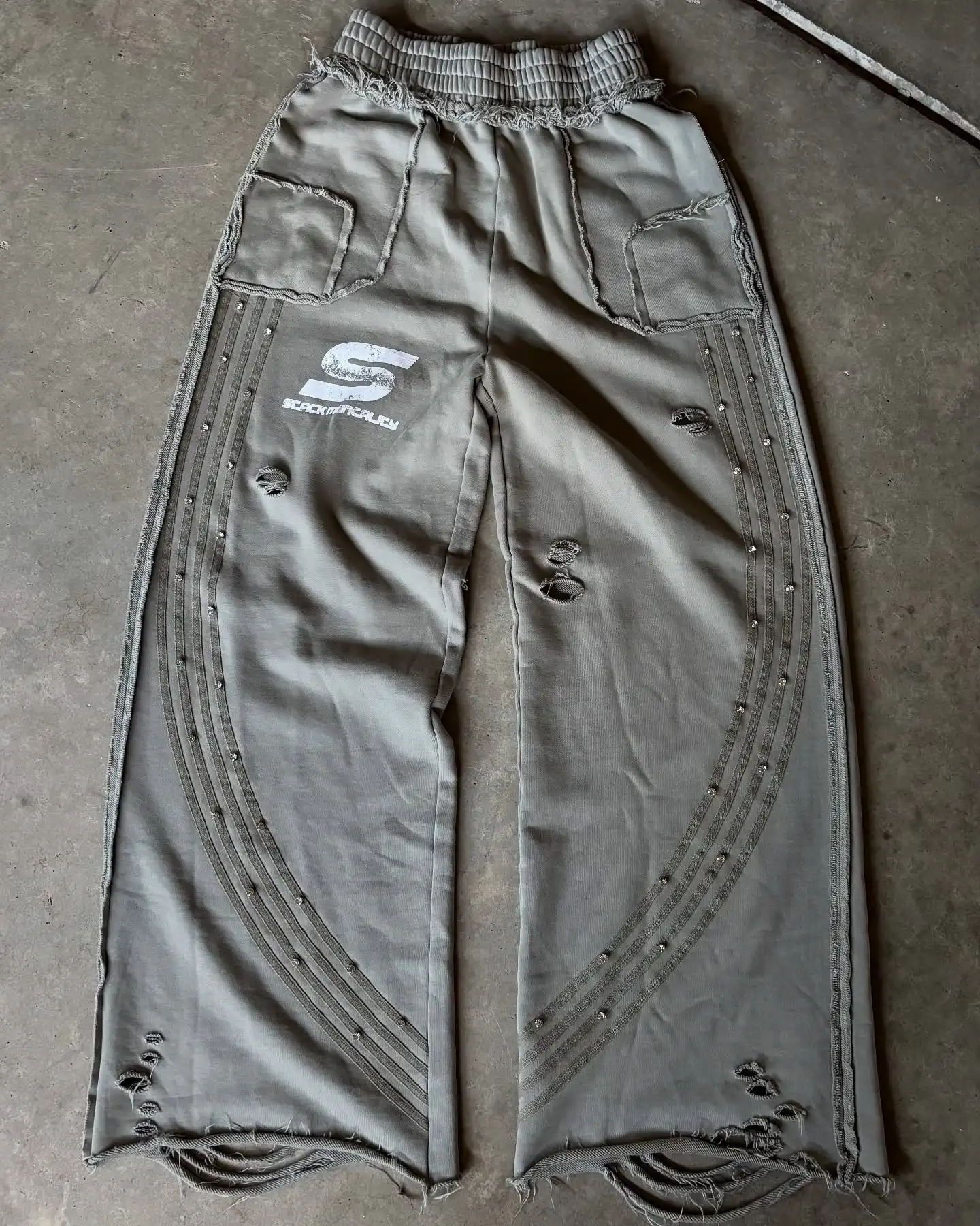 Custom Streatwear French Terry Cotton Baggy Oversized Jogger Pants Straight Leg Rhinestone Sweatpants Men gallery 4