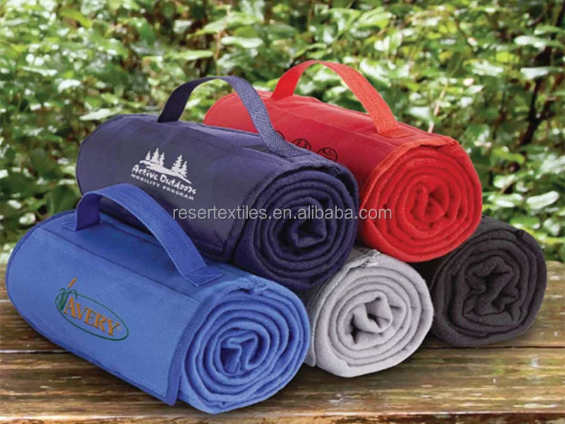 Premium Outdoor 100% Polyester Water-Resistant Stripe Knitted Style Portable 3Ply Lightweight Customizable Picnic Blanket for