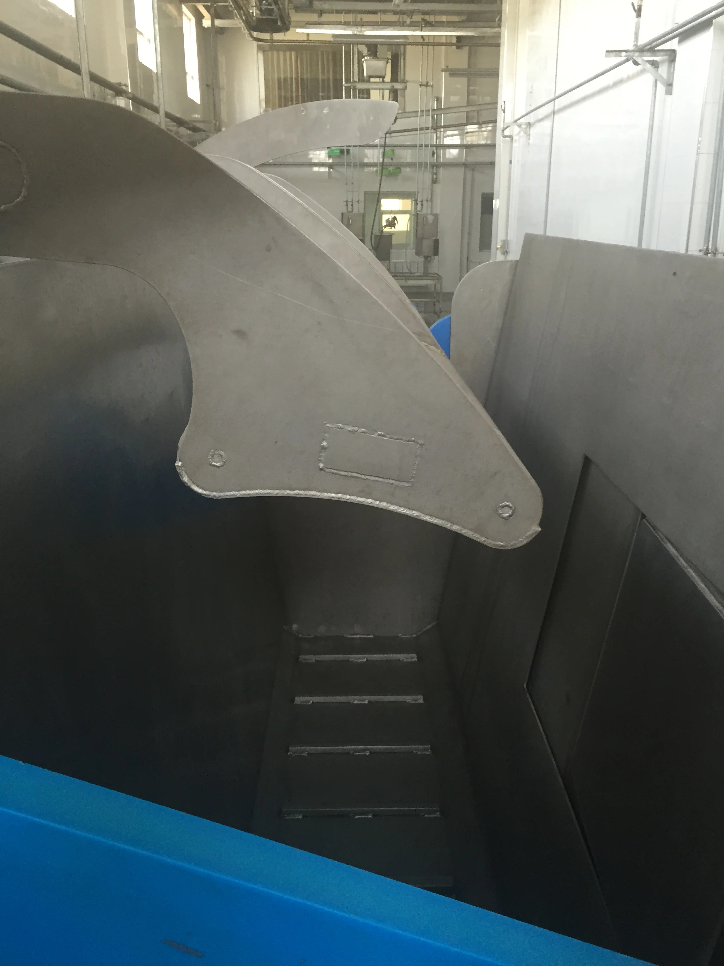 Professional pneumatic halal rotary slaughter box for humane and safe cattle processing