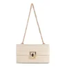 Beige ancho 29 x alto 18 x profundidad 3 cm.