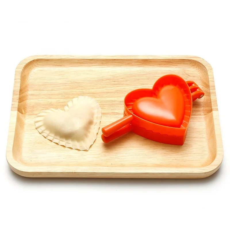Multi Functional Food Grade 3 Pcs Heart Shape Kitchen Gadgets Plastic Dumpling Mould