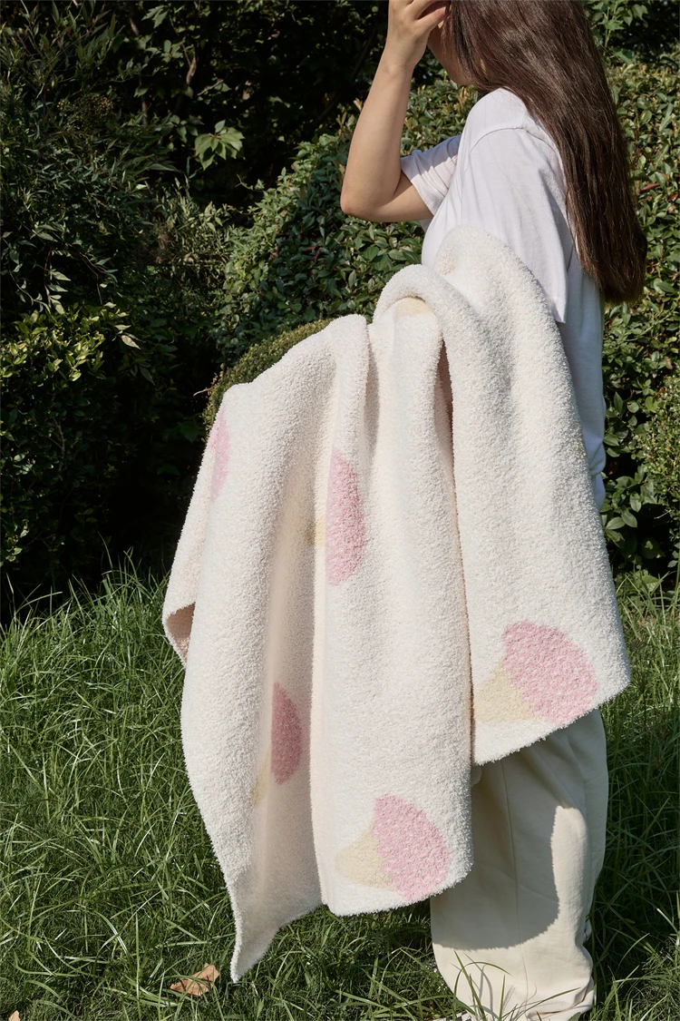 100% Polyester Fiber Cute And Interesting Ice Cream Pattern Knitted Blanket  bjl manufacture