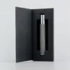 Pulverizador plateado con caja negra