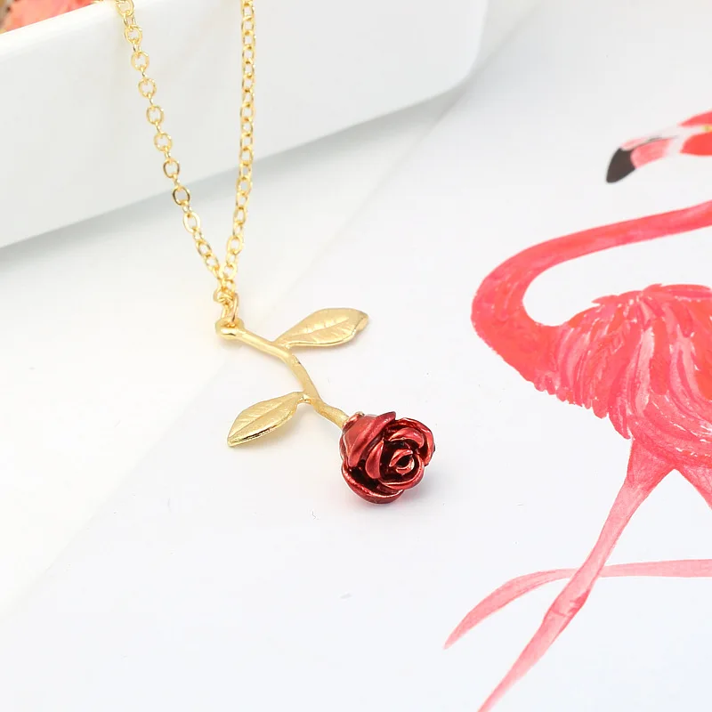 New Romantic Flower Necklace Perfect for Valentine's Day