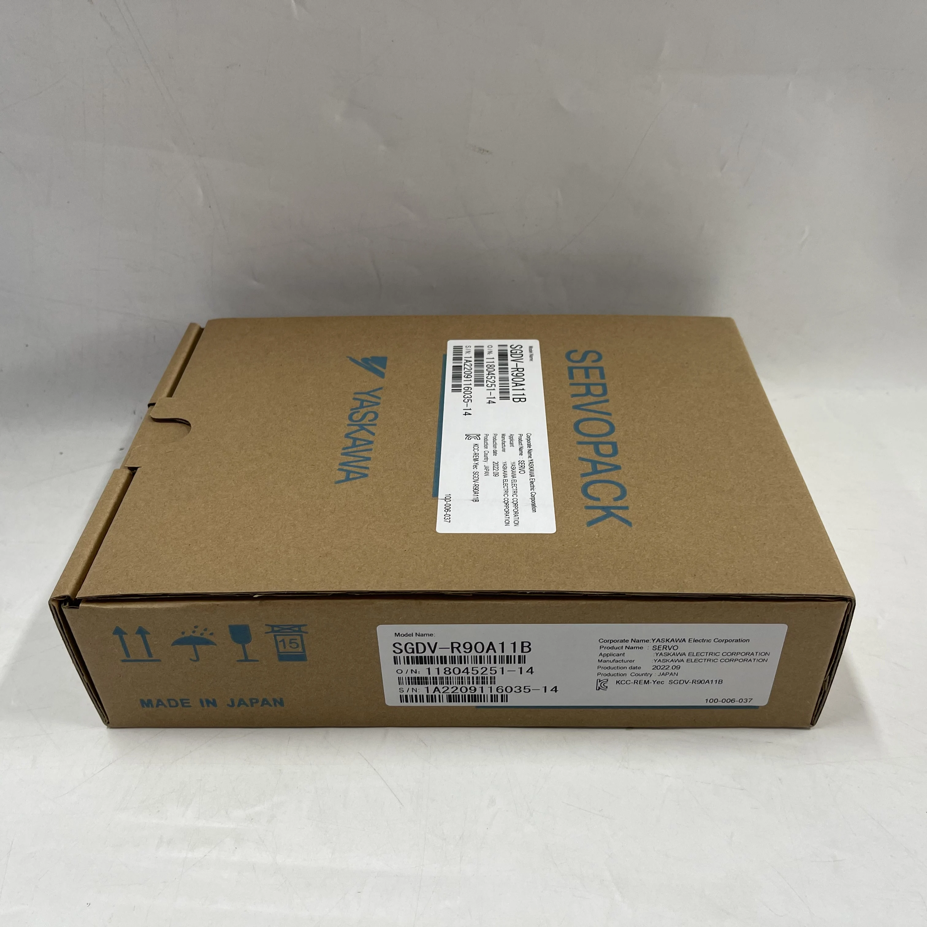 Yaskawa Σ-V Series Servo Drive SGDV-R90A11B Yaskawa Σ-V Series Servo Drive SGDV-R90A11B