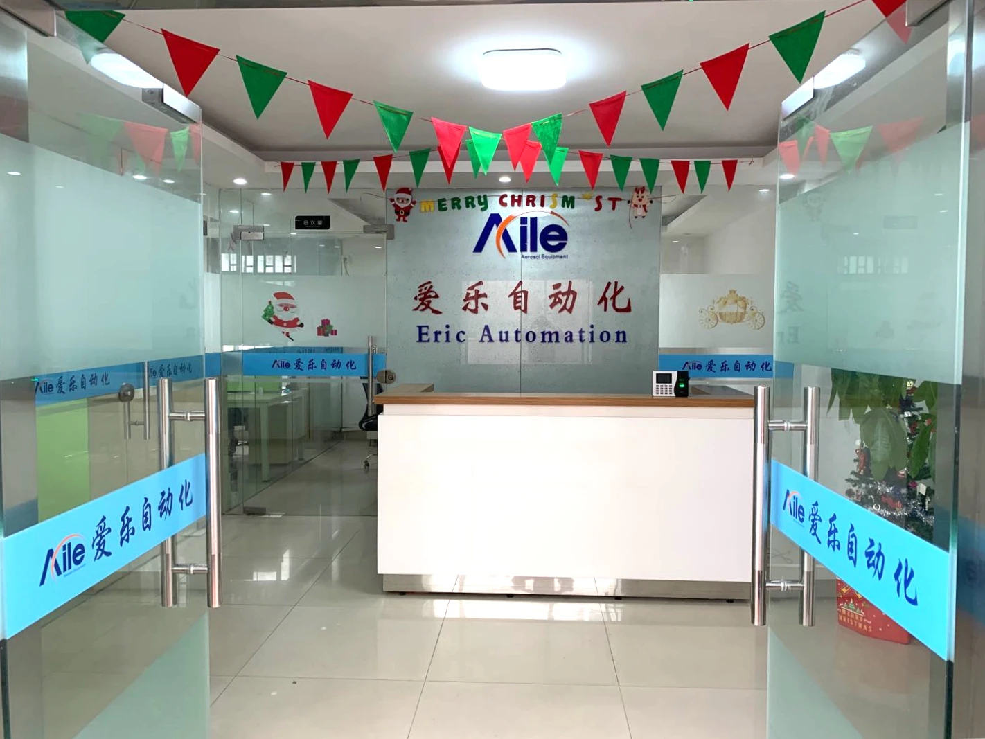 Easy to Operate High-efficiency Replenishing Olive Oil Spray Semi-automatic Dual Aerosol Packaging and Filling Machine supplier