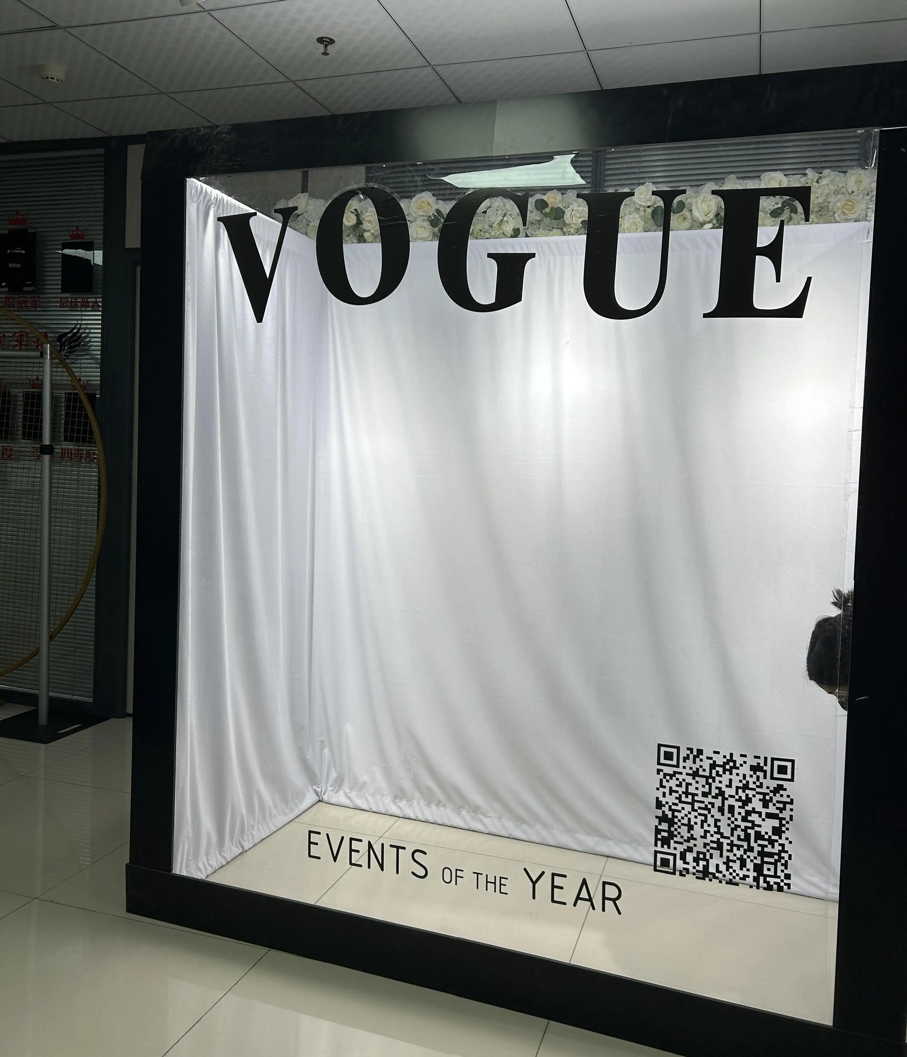 Custom Magazine Photo Booth Box Backdrop Aluminum Frame Stand Vogue Booth Box For Christmas