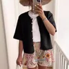 黑色