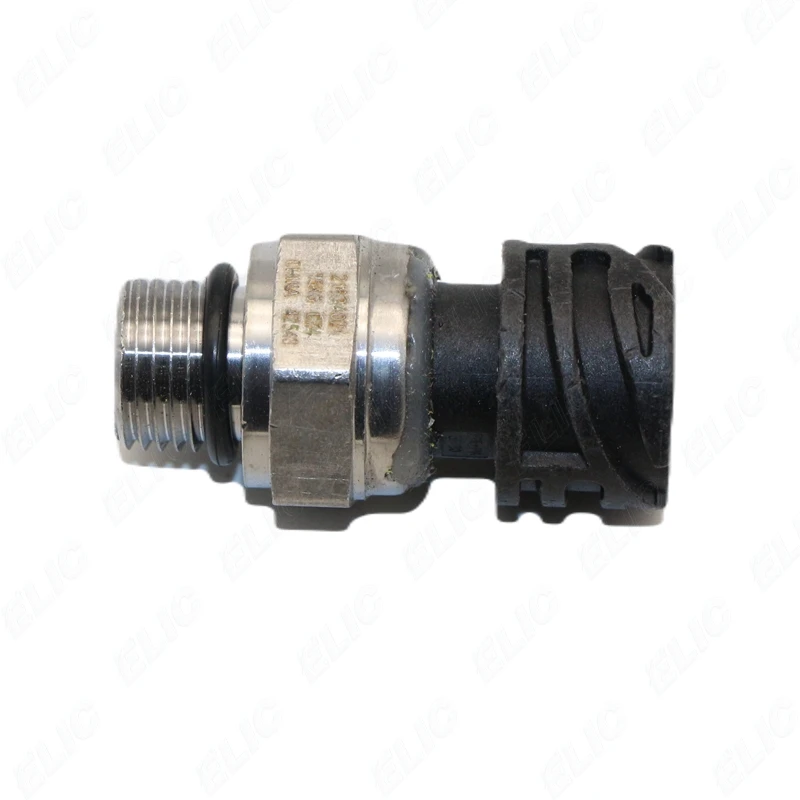 カップ Truck Diesel Engine D12 D13 Parts Fuel Oil Pressure Sensor
