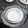 Assiette blanche à bordure verte