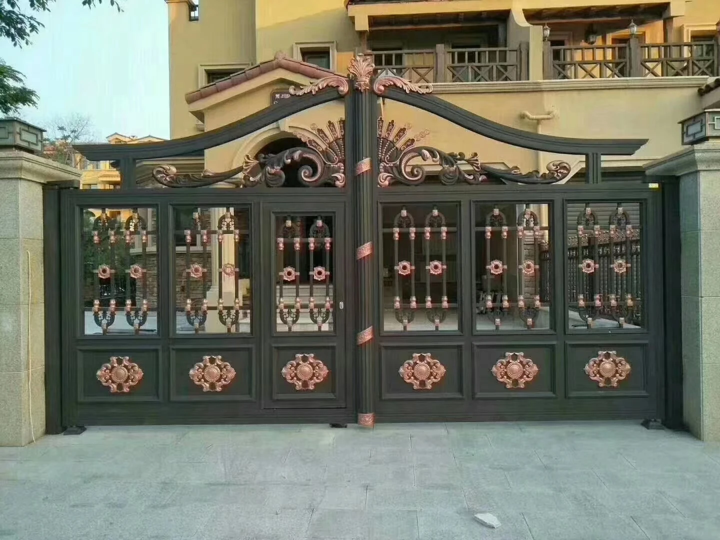 Source Best Price Simple Wrought Iron Pipe Sliding House Main Gate ...