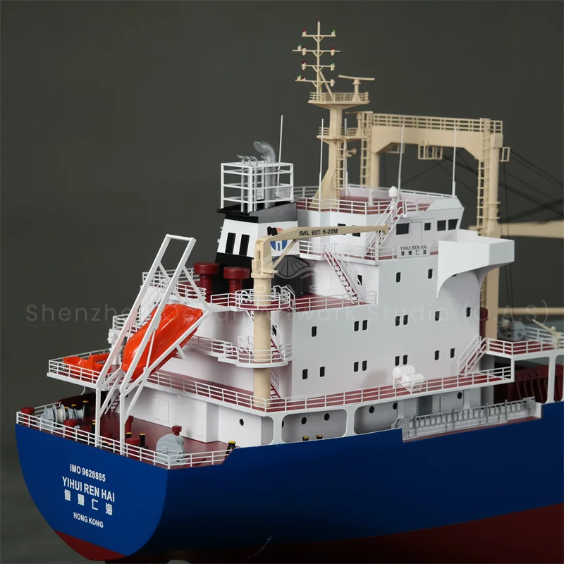 Highly detailed bulk carriers model and Cochin Shipyard replica, equipped with realistic cargo hold model, strictly designed in accordance with major classification society standards. Exquisite watercraft with precise scale, fine workmanship, and authentic structure restoration. Ideal for maritime teaching, exhibition, collection, and corporate gifts. Support custom size, logo, and painting, factory direct supply with reliable quality and on-time delivery.Amber@vesselmodel.com Tel: +86 18038048785