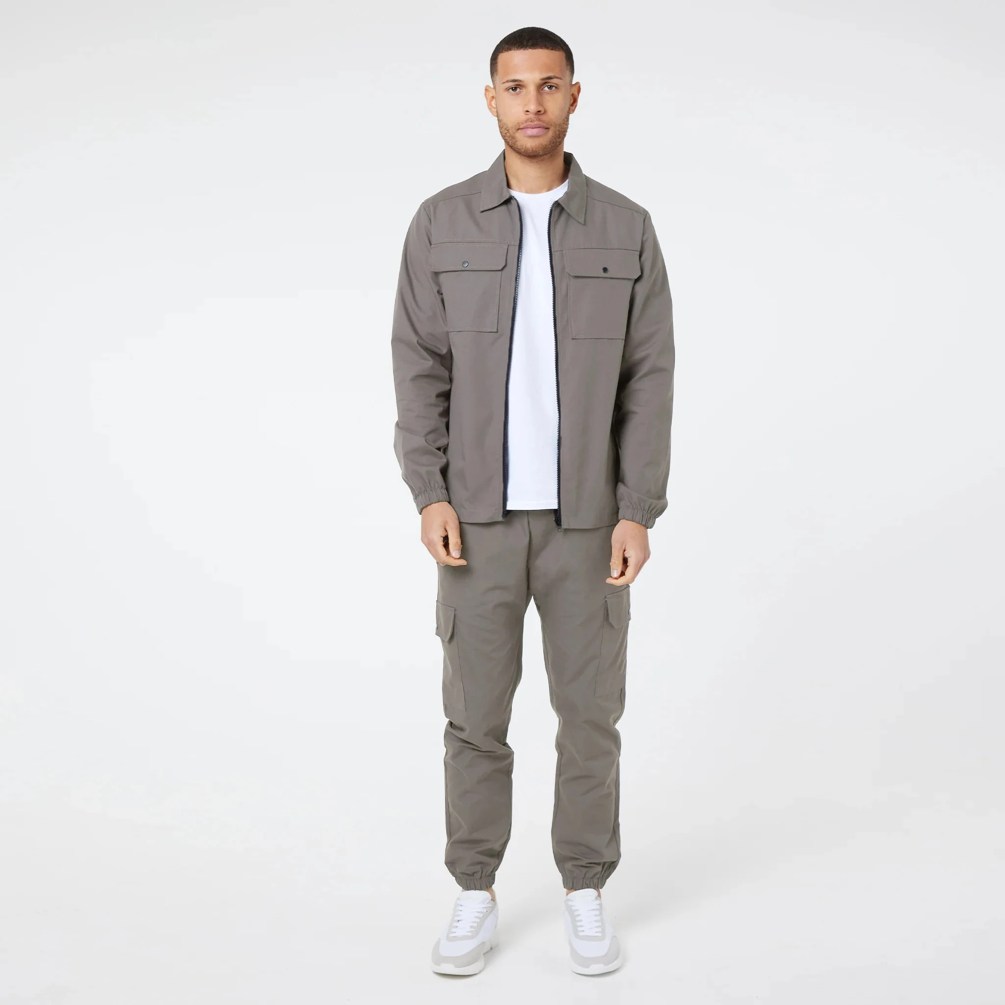 Customize Men Woven twill fabric in center zipper and flat patch pockets style Utility Overshirt jacket_voghion.com