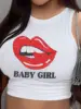 Bianco. Sexy. Rossetto rosso.