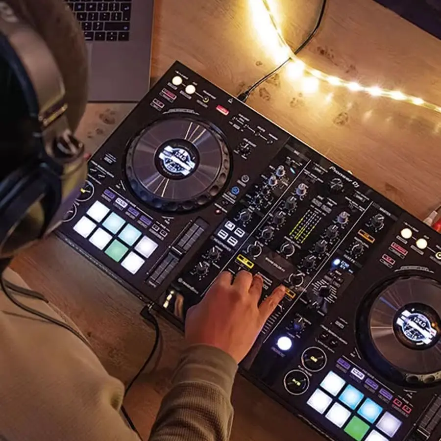 Rekordbox DDJ800 DJ Controller - Advanced Mixing Experience
