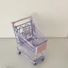 coche morado de tamaño mediano