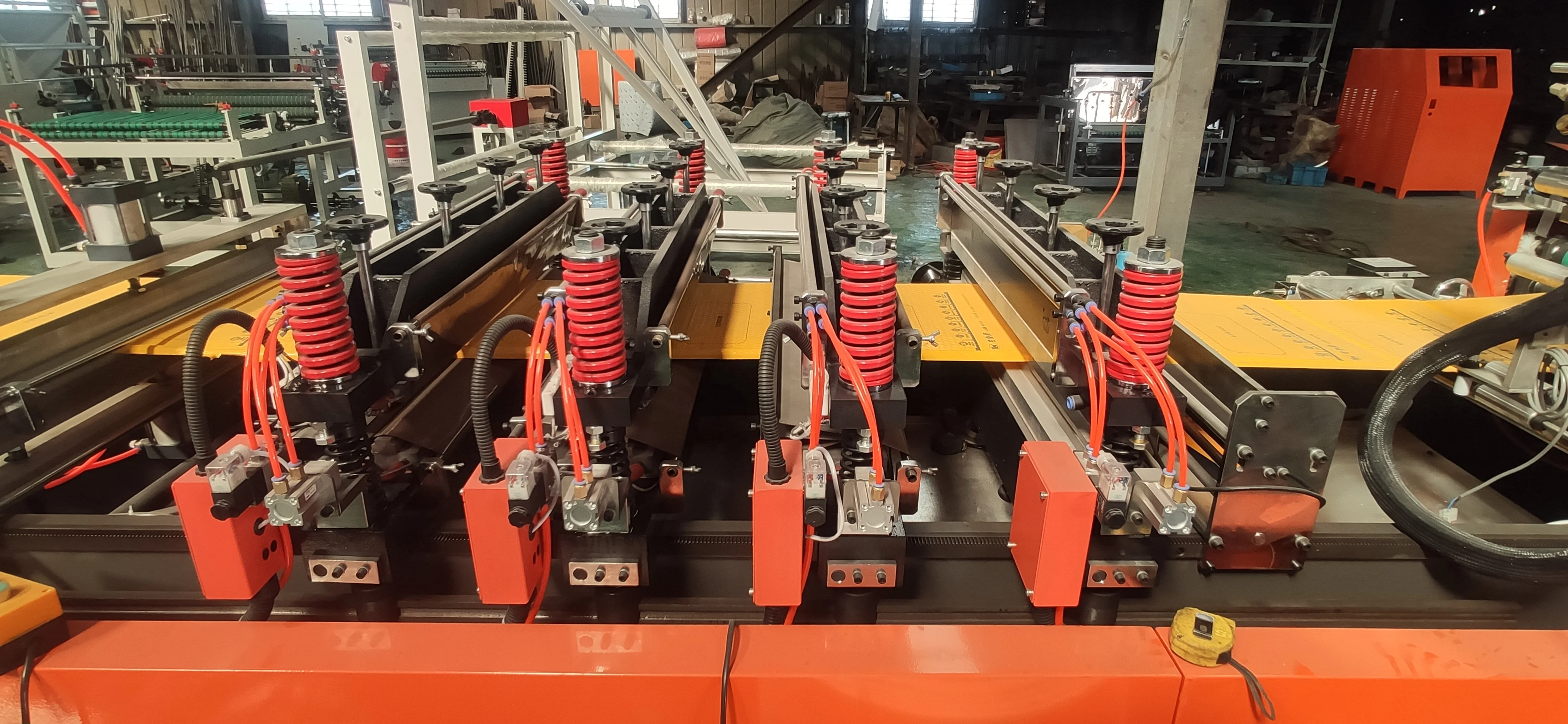 
Автоматическая машина для изготовления конвертов из крафт-бумаги 