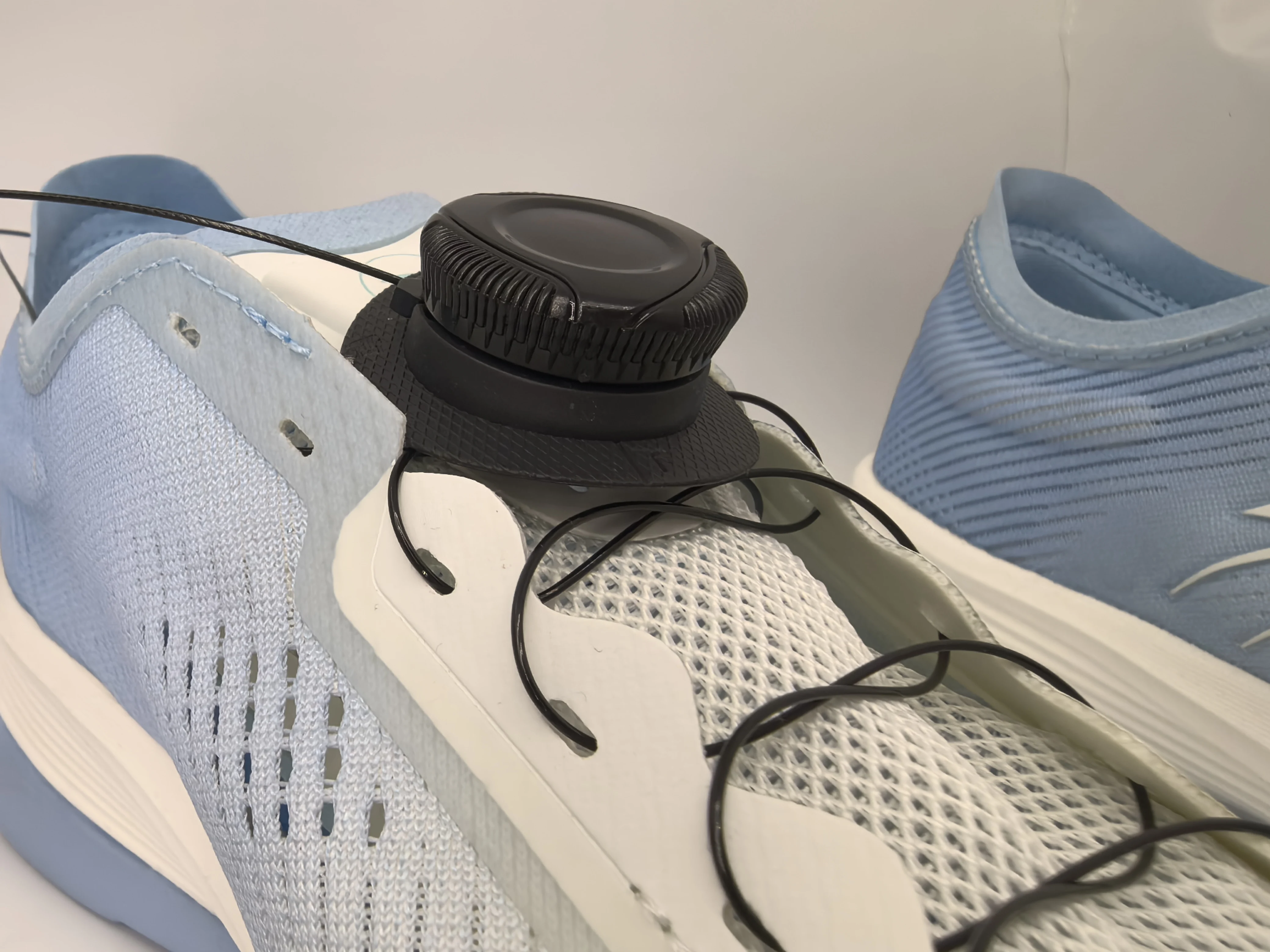 Chaussure à bouton autobloquant à boucle rotative automatique d