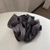 Gris oscuro (lazo para el pelo con volantes)