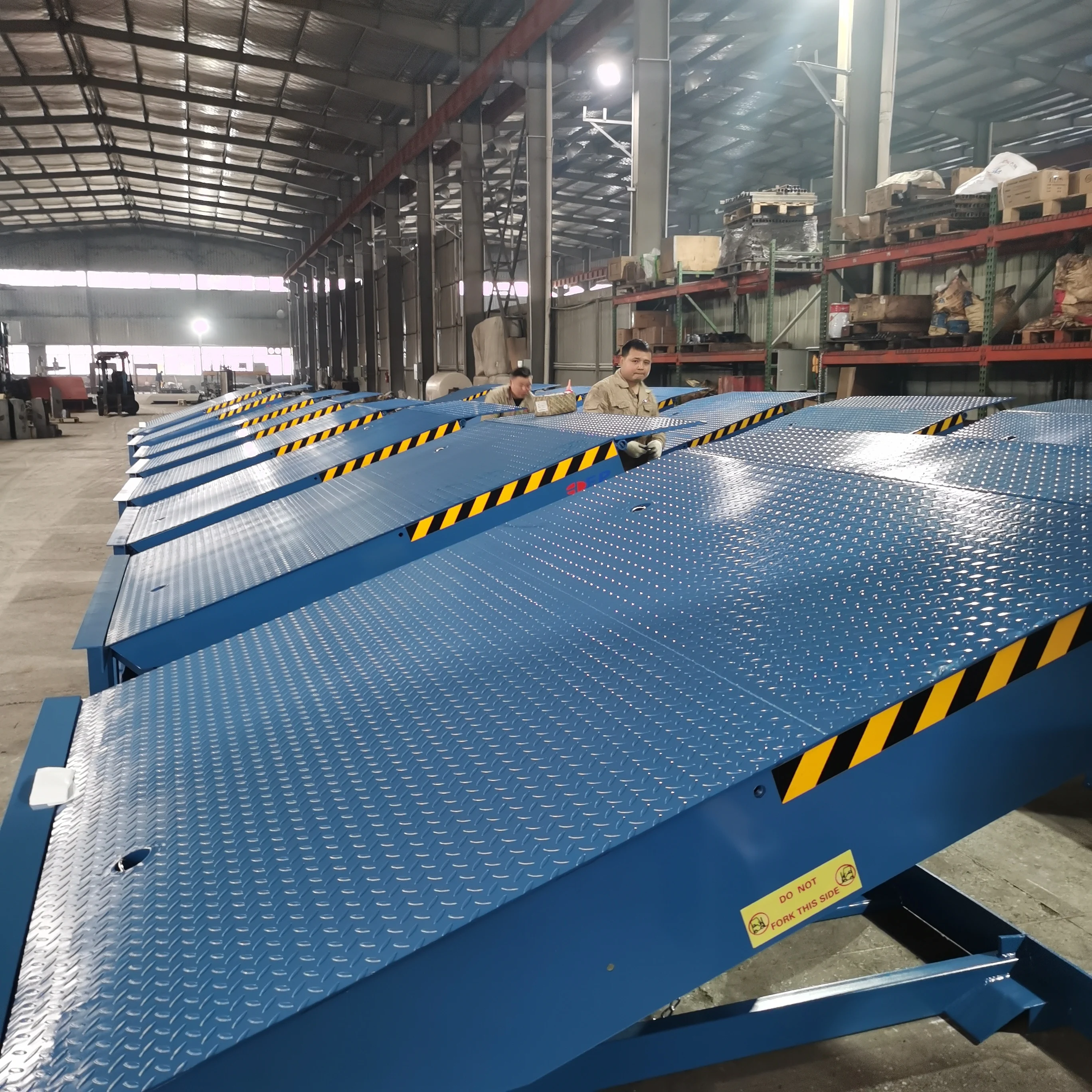 Dock Leveler Hydraulic Dock Ramp Leveler 12 Tons Hold Down Assembly