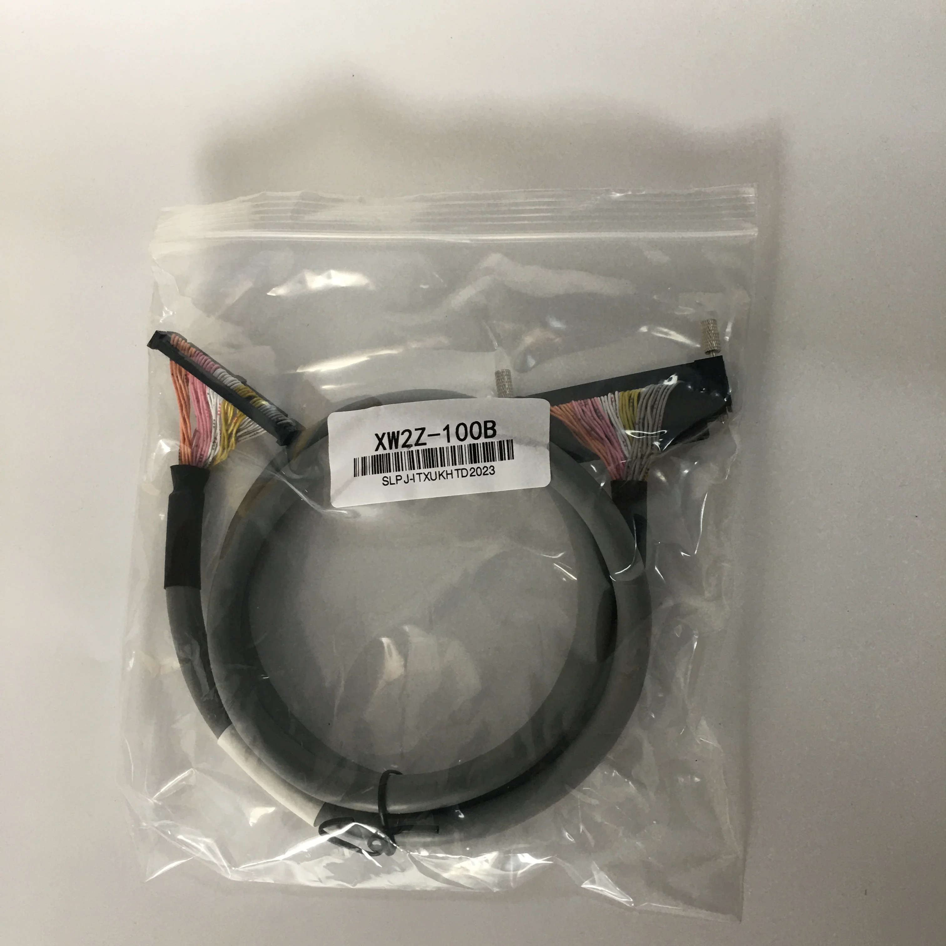 OMRON Connection Cable XW2Z-100B OMRON Connection Cable XW2Z-100B