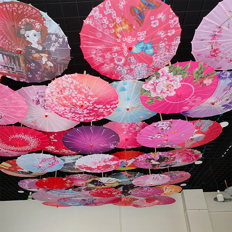 Custom Decorative Silk Umbrella with Japanese/Chinese Style Printing for Wedding Sushi Restaurant Ceiling Decoration Kimono Catwalk Props Manual