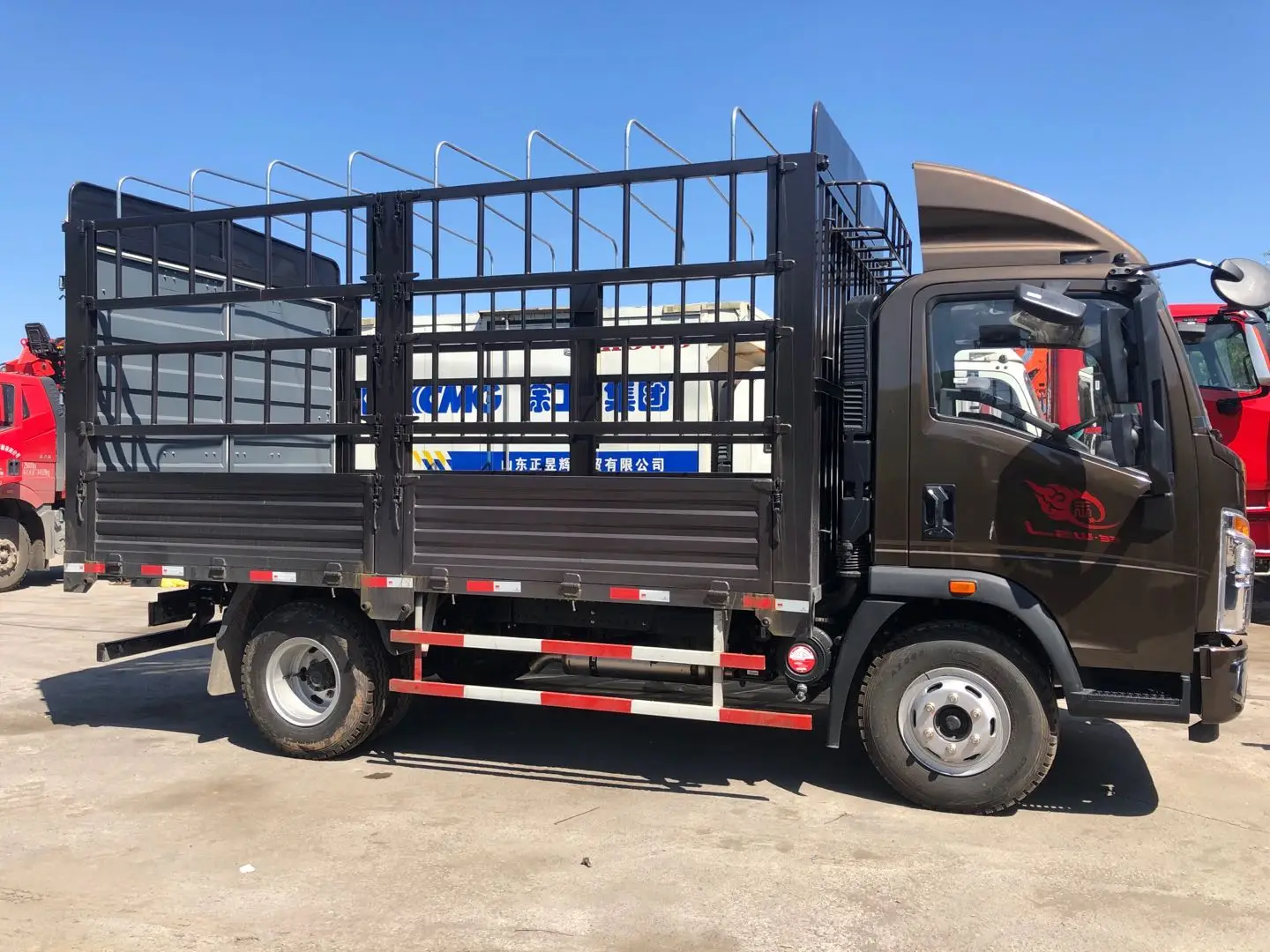 Condición de la participación 5-10T del camión del cargo de la luz del howo 4x2 de Sinotruk nueva