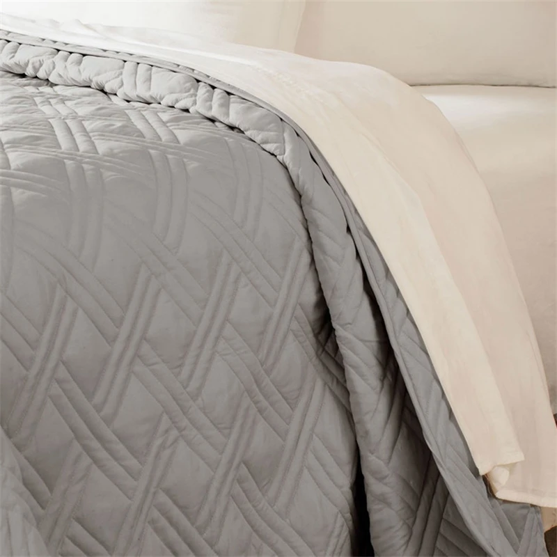 Wholesale 100polyester Oversized Microfiber Quilts & Blankets Bed