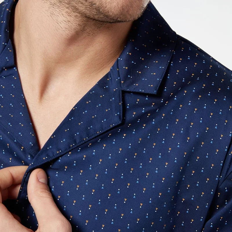 Классическая рубашка на пуговицах с длинным рукавом и длинные брюки, комплект из двух предметов с темно-синим принтом