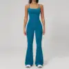 Chaleco azul + pantalones acampanados