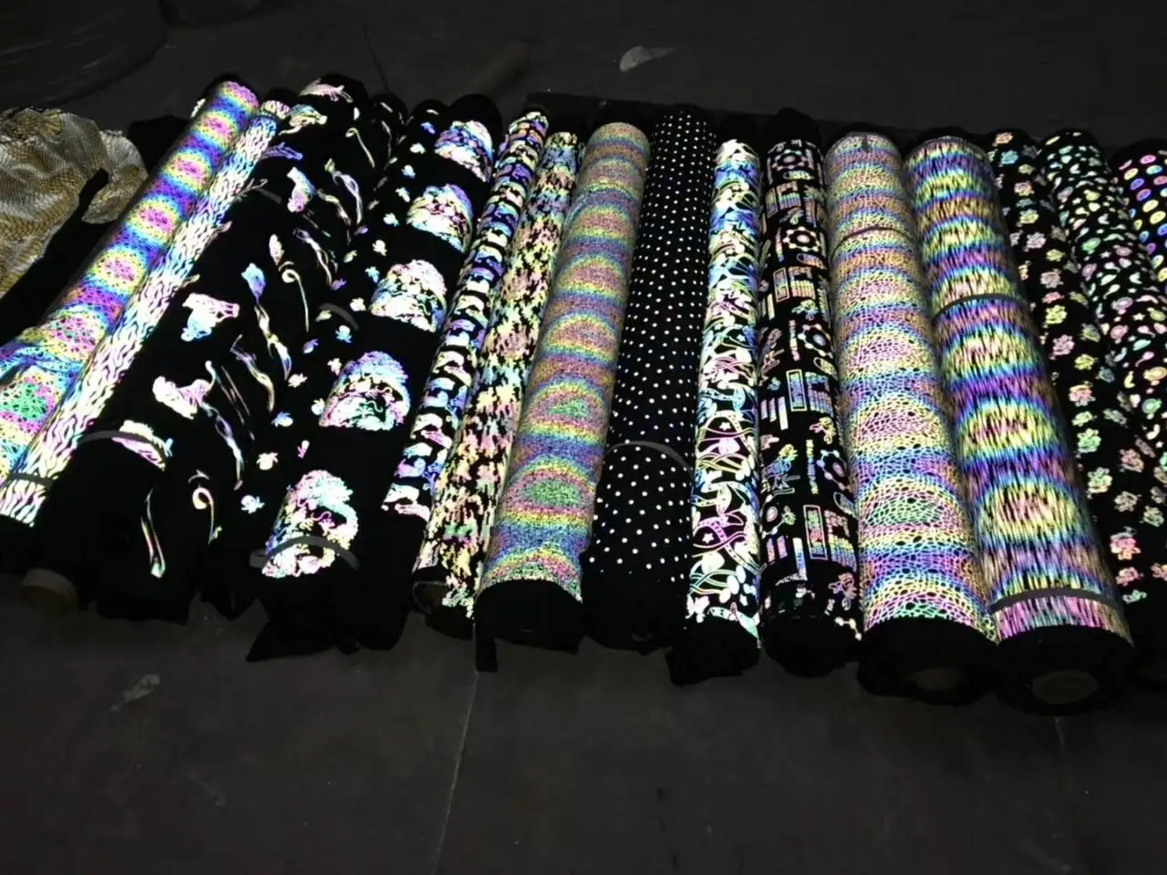 Black rainbow Colored Reflecting Colorful Sun Flower Print High Light Retro Reflective Polyester Spandex Fabric for Clothing