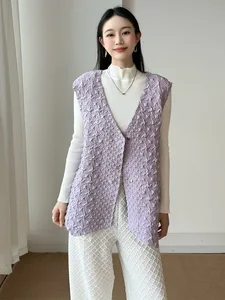 Women's Pleated Vest V-Neck Buttoned Sleeveless Cardigan Casual Loose-Fit Layering Piece for Autumn/Winter