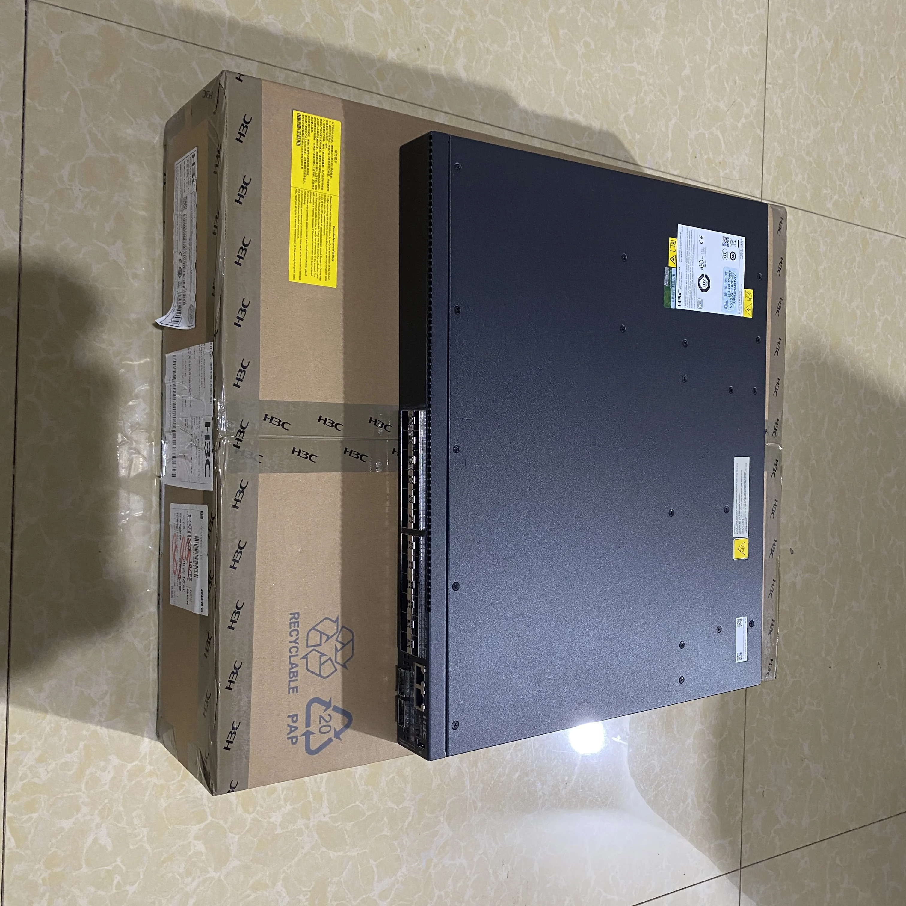 Network Switches Provide 24 10/100/1000BASE-T Adaptive Ethernet Ports LS-5130S-28S-EI