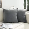 Gris oscuro