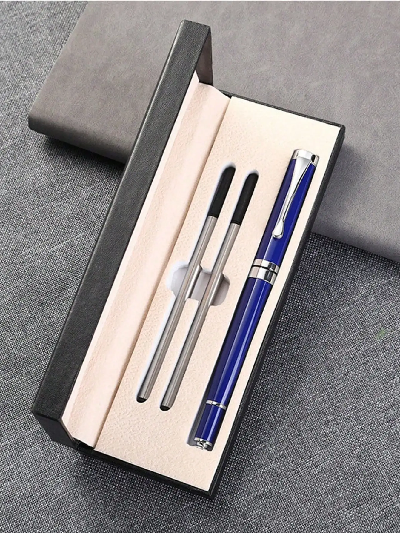 High Quality Metal Roller Pen Set Roller Tip Black and Gold Boss Signature Pens with Extra Ink Refills